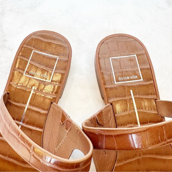 Dolce Vita Isala Brown Crocodile-Embossed Toe-Loop Sandals 8 - Picture 5 of 7